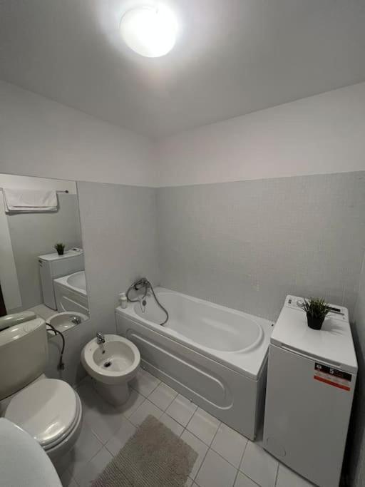 Lovely Apartment In Villa In ブカレスト エクステリア 写真