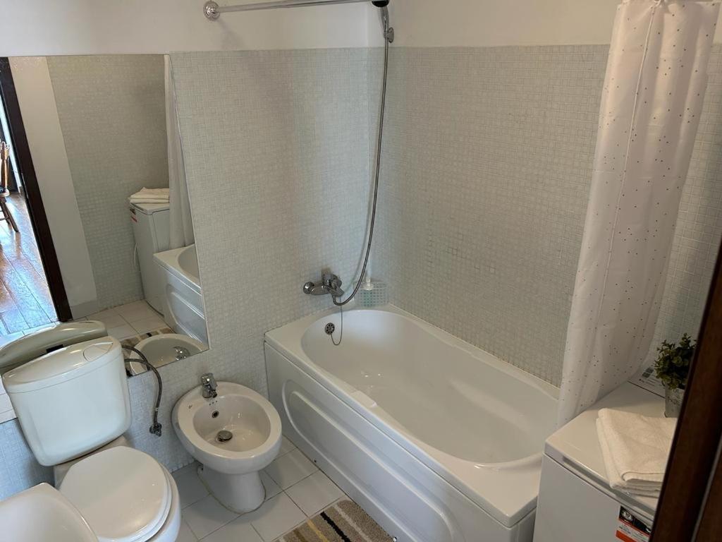 Lovely Apartment In Villa In ブカレスト エクステリア 写真